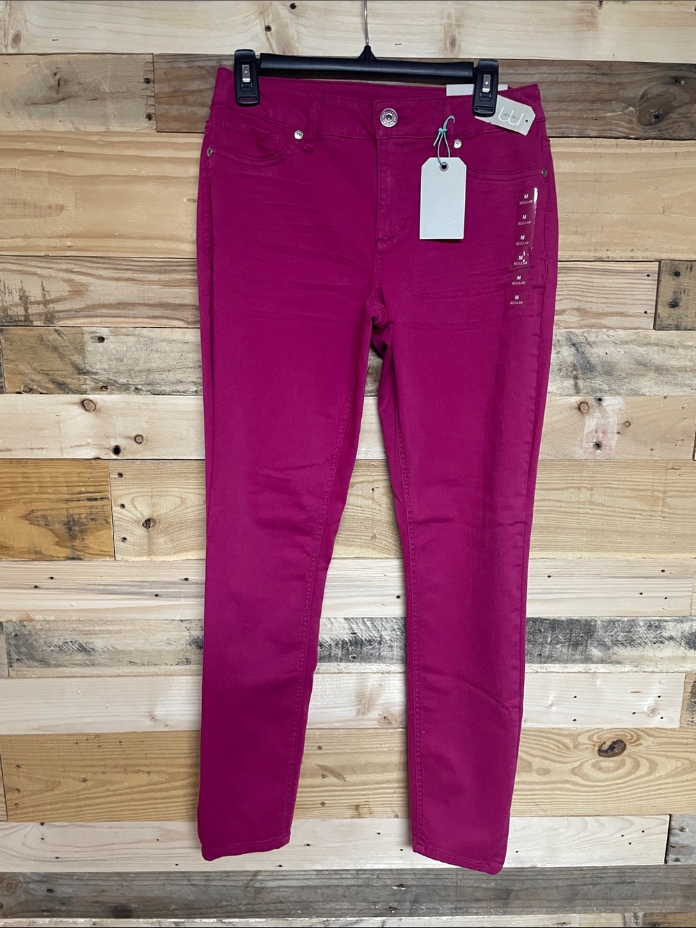 Maurices size Medium Regular Fuchsia Colored Stretchy Skinny Pants